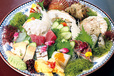 庄家（池袋）　板長おまかせ海鮮盛 1980円（税別） その日仕入れた板長おすすめの魚介を7～8種盛り合わせに。まさに旬の味覚の宝庫！