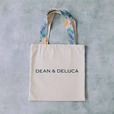 【DEAN ＆ DELUCA】Sanctuary is hereトートバッグ（税込5,500円）：サイズは約縦41×幅41cm。裏面はロゴを配したシンプルなデザインですが…⇒