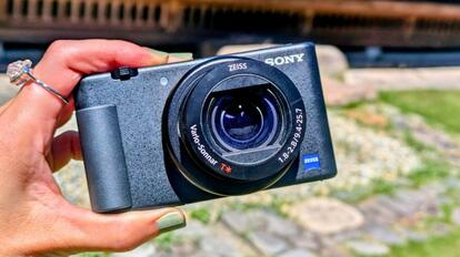 スマホカメラを卒業。写真メインの私が、あえてソニーの初代「VLOGCAM