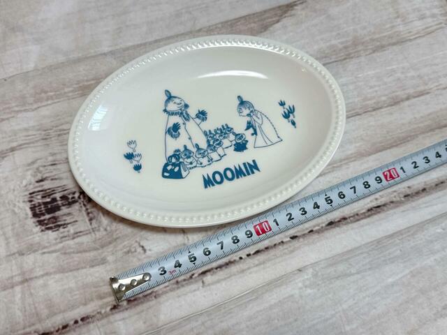 お皿のサイズは（約）縦14×横19.5cm。使い勝手の良い大きさです