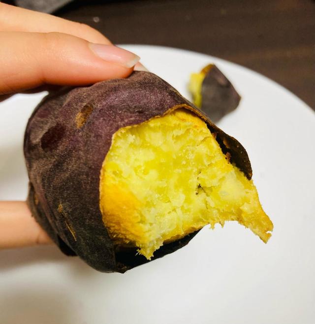 【ファミリーマート 焼きいも】大きいさつまいもが満足感をアップさせる