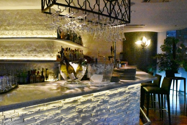 バーカウンターもあり、お一人様でも大丈夫そう