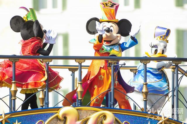 レッツ・セレブレイト・ウィズ・カラー