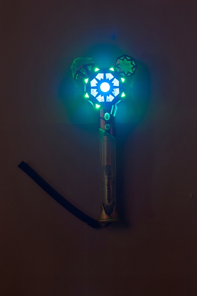 クリスタルコンパス ¥3,000｜東京ディズニーシー15周年“ザ・イヤー・オブ・ウィッシュ” スペシャルグッズ