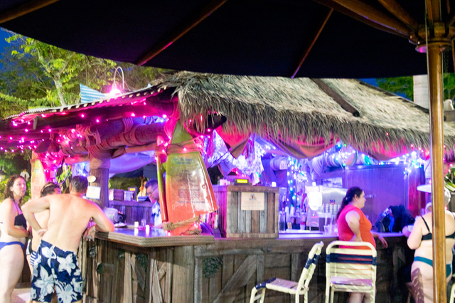 イベント限定ドリンク｜ディズニー・タイフーン・ラグーン「H2Oグロウナイト」