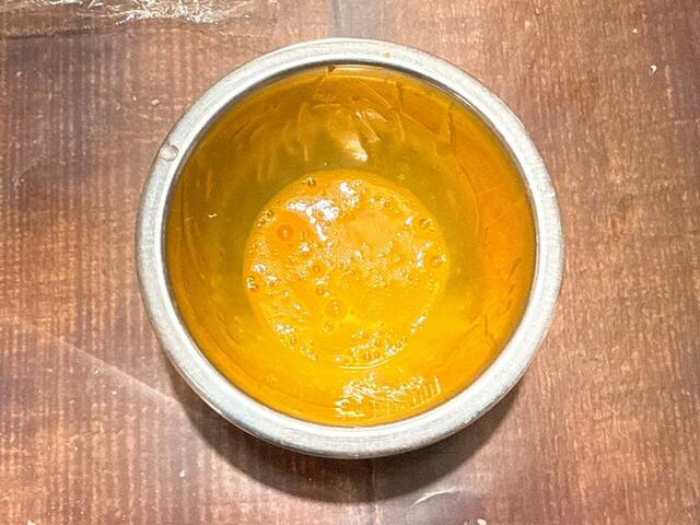 (7)卵黄にみりんを混ぜたもの