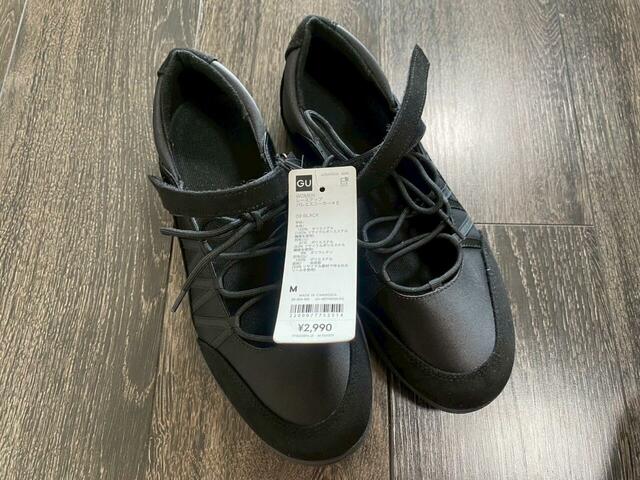 【GU レースアップバレエスニーカー】サテンとスエードのコンビ素材で、足元を華やかに演出してくれます♪