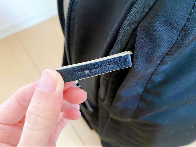 【anello GRANDE リュック  MOIST GTM0311Z】つまみやすい引き手で片手でも開閉しやすく、荷物が多いときにも助かります♪
