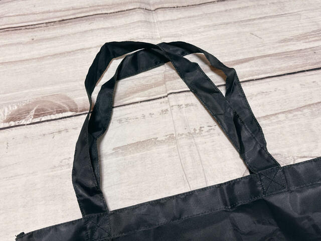 持ち手は長めなので肩がけが可能！