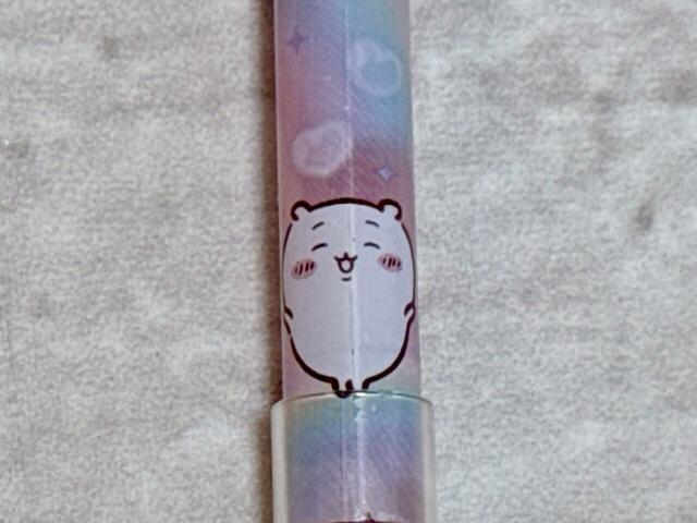 まるで魔法少女アニメの変身シーンのポーズのようなちいかわ。笑顔がかわいい♪