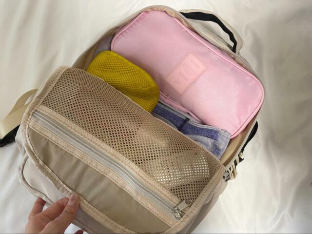 【ワークマン 軽量3レイヤーポケットマザーズリュック】ポケットが20個もあるので余裕で入りました!2泊以上の旅行にも活躍しそう◎