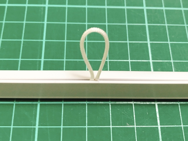 モール下側をはめます