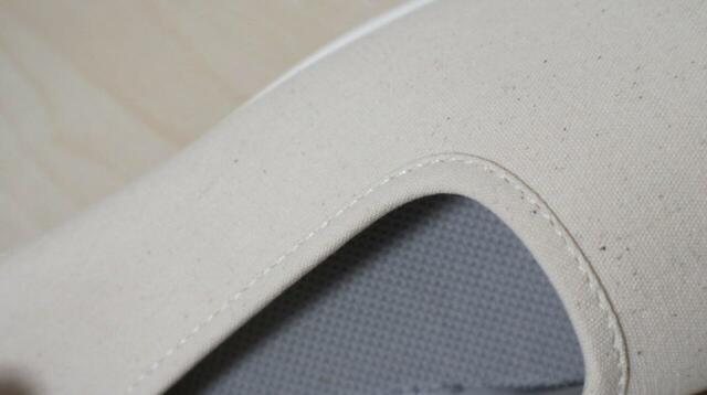 【無印良品 軽量 かかとが踏めるスニーカー】履き口まわりは丁寧できれいなステッチが入っています♪