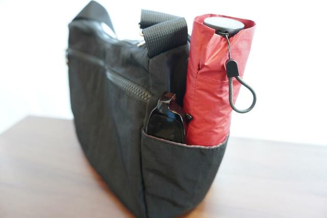 折り畳み傘やサングラスを入れても◎