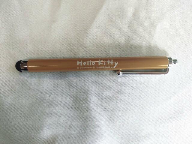 タッチペンは、落ち着いたオリーブカラー