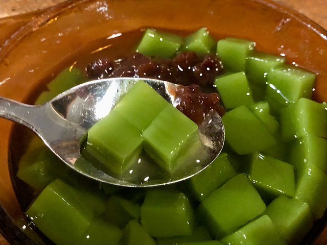 【カルディ つぶあん入り 宇治抹茶の寒天】宇治抹茶の香りがすごい!