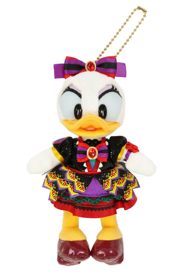 ぬいぐるみバッジ 2,600円｜東京ディズニーリゾート「ディズニー・ハロウィーン」スペシャルグッズ｜販売店舗：東京ディズニーランド「ディズニー＆カンパニー」｜発売日：2024年9月30日（月）