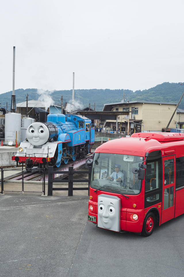 トーマスとバスのバーティー｜大井川鐵道