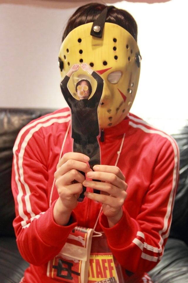 仮面のジャージさんに捕われた佐藤サドさん（の人形）