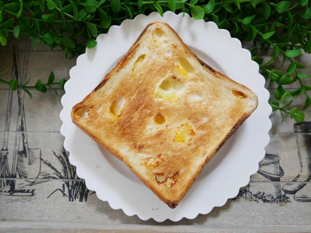 【ブランジェ浅野屋 THE TOAST チーズ】たっぷりのチーズがアクセントに