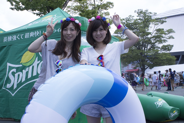 スライドザシティーに参加した水着美女たち