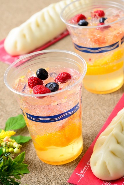 スパークリングカクテル（ミックスフルーツ） ¥680 販売店舗 ノーチラスギャレー