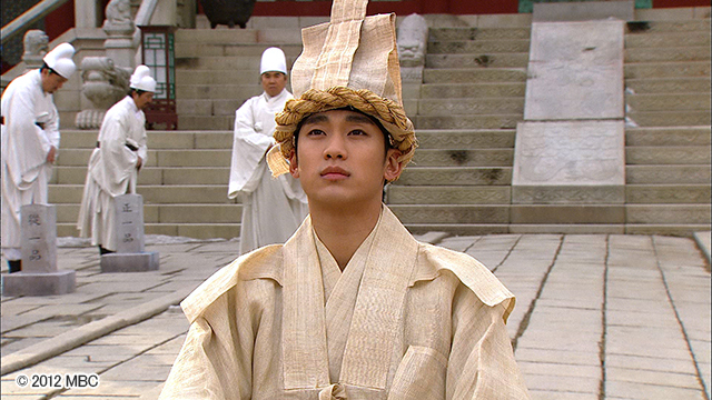 『太陽を抱く月』　© 2012 MBC