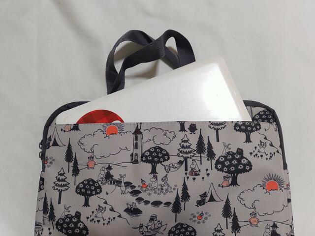 ミニサイズのPC、タブレットなどが入る