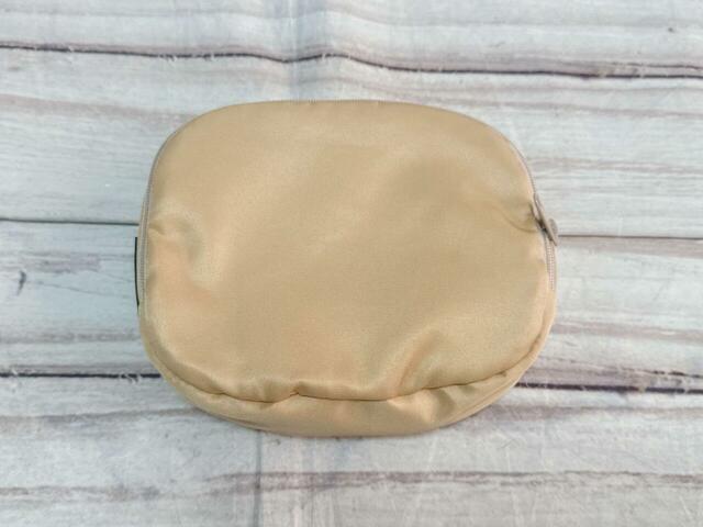 背面も無地でシンプルなデザイン