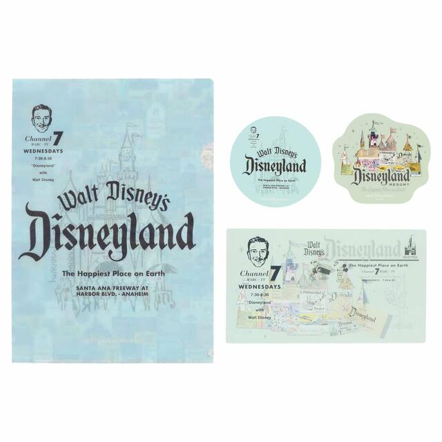 ステーショナリーセット 1,000円｜サイズ：（クリアホルダー）縦約22×横約31cm、（チケットケース）縦約13×横約22cm、（シール）縦約10×横約10cm｜東京ディズニーリゾート「ディズニー100」グッズ｜販売店舗：東京ディズニーランド「ギャグファクトリー/ファイブ・アンド・ダイム」、東京ディズニーシー「エンポーリオ」｜発売日：2023年2月2日（木）