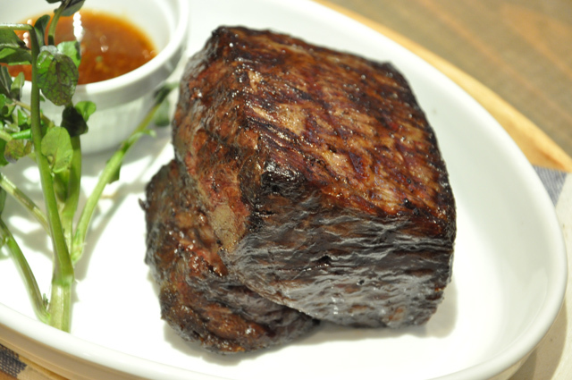 熟成和牛のサーロインステーキ（100グラム：1800円） ６（グリルド エイジング・ビーフ）