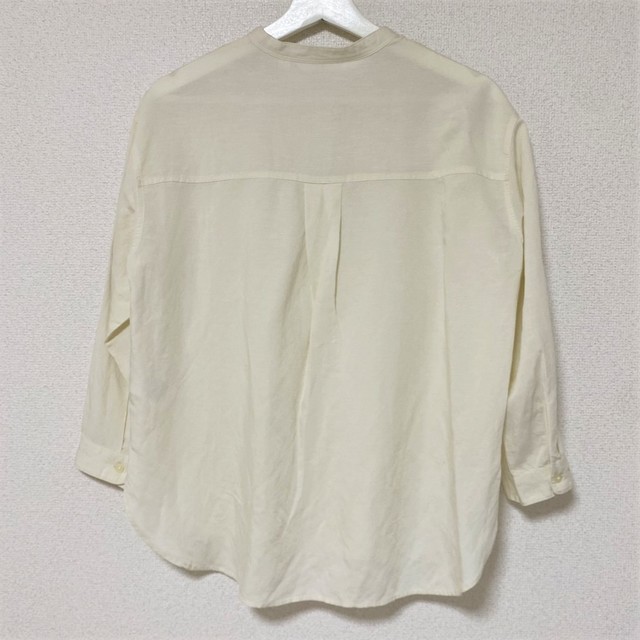 【UNIQLO（ユニクロ） リネンブレンド バンドカラーシャツ（7分袖）】前身頃よりも後ろの方が少し長め