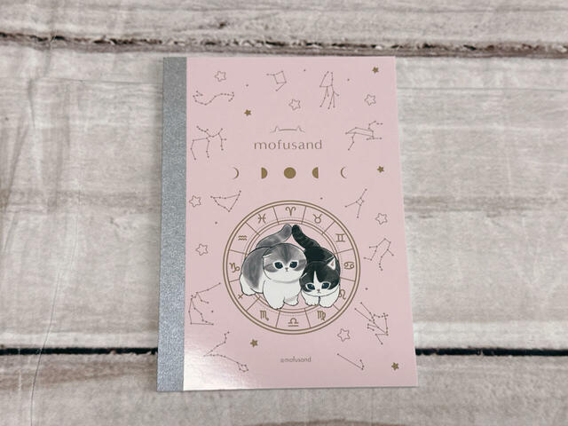 ピンクカラーににゃんこと星座モチーフデザインがかわいすぎるノート！