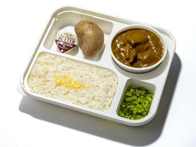 「〈1位〉ミートミックスカレー Bタイプ」＜価格：1,696円（税込）＞【GWのお弁当選びに迷わない！JR東京駅グランスタの店長101人がガチ投票！「イチ推し弁当BEST10」をご紹介】