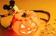 ポップコーン、バケット付き 3,200円｜東京ディズニーリゾート「ディズニー・ハロウィーン」スペシャルメニュー｜販売店舗：東京ディズニーランド、東京ディズニーシー「ポップコーンワゴン」｜販売期間：2025年9月16日（火）〜10月31日（金）