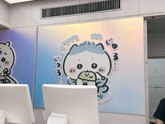 パヤパヤの産毛がかわいすぎるベビーハチワレがよだれまみれにしているのは虫（通称：ギチギチ）ですね…