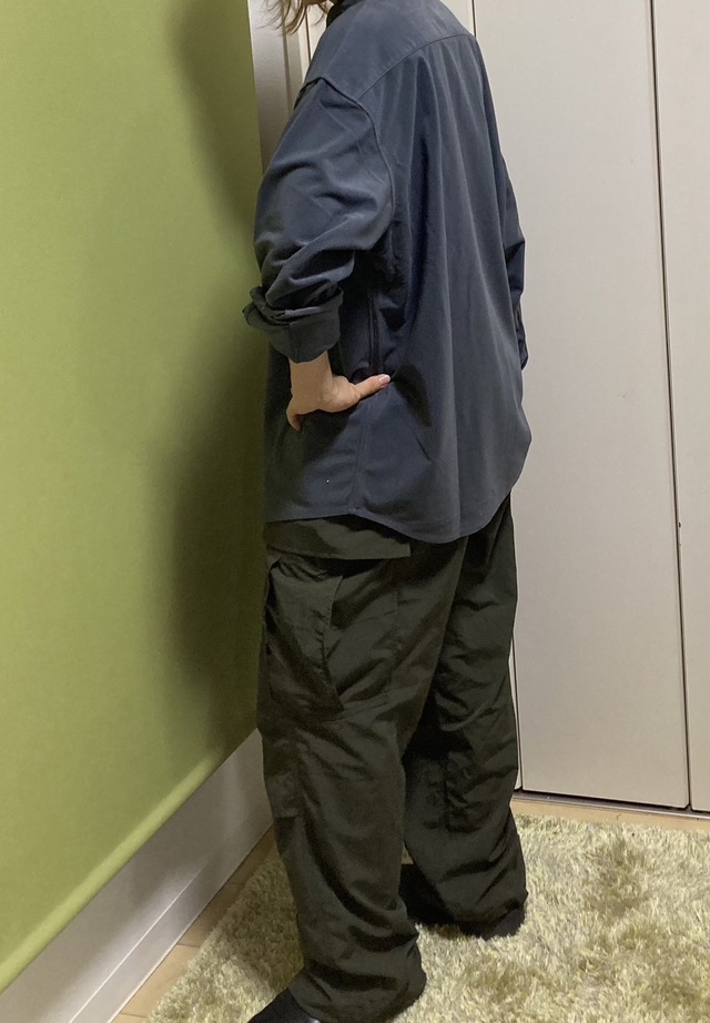 【ワークマン M47タイプユーティリティカーゴパンツ】オーバーサイズのシャツとの相性も良し