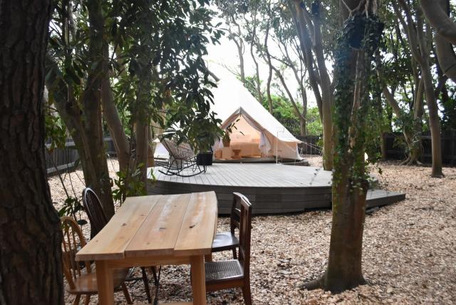 【small planet CAMP & GRILL】フォレストグランピングは庭つき