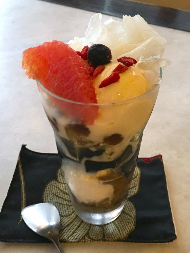 「月和茶聖代」（880円）