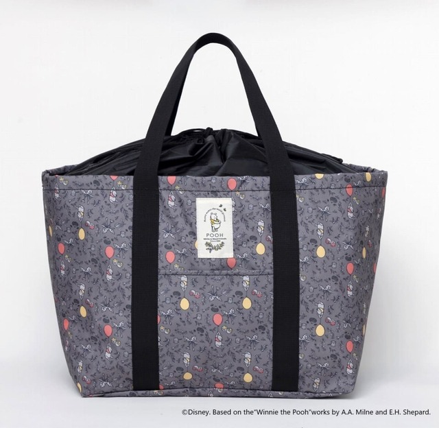 『プーさんとはちみつ』をモチーフにしたボタニカルな総柄デザイン