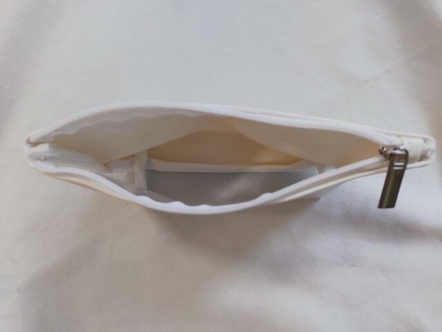 マチがあるので、見た目以上に入る