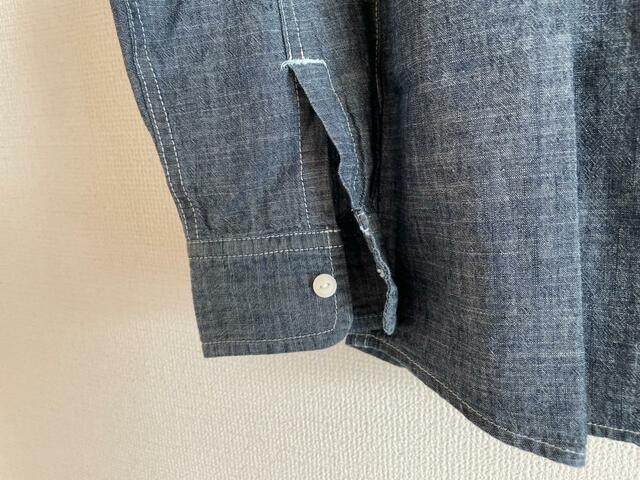 【ワークマン コットンスラブシャンブレー長袖シャツ】袖口にはボタンが付いています