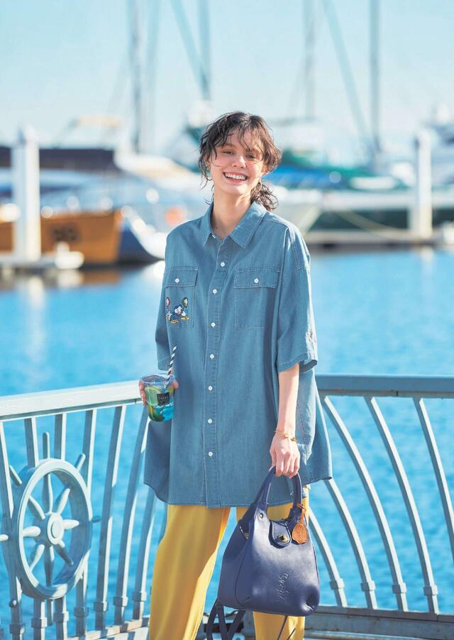 ユニセックスオーバーサイズデニムシャツ「ドナルド&ファミリー」|6,990円(税込)