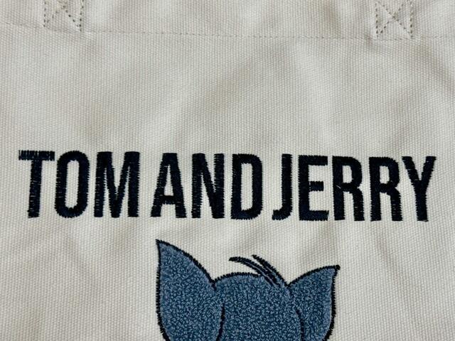 上部には高級感たっぷりな「 TOM AND JERRY」の刺繍ロゴ入り！
