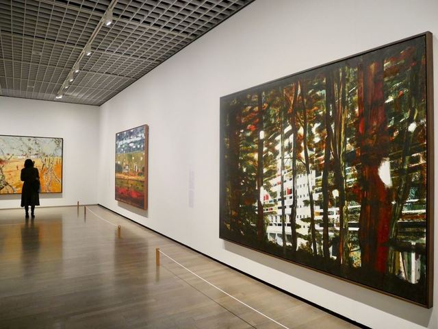 右：《コンクリート・キャビンⅡ》1992年　アローラ・コレクション