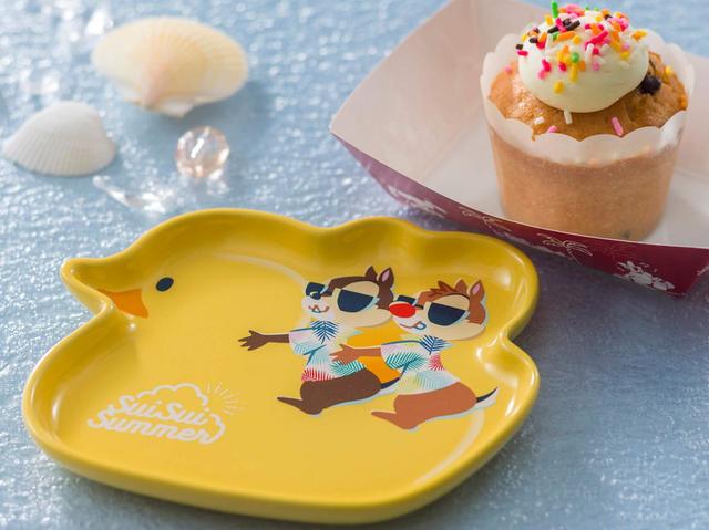 チョコチップバナナマフィン、スーベニアプレート付き 950円｜東京ディズニーランド「プラズマ・レイズ・ダイナー」