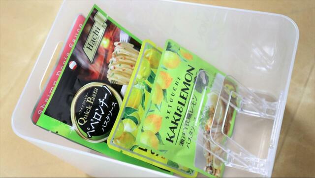 【セリア ハンカチスタンド】よく見えるのでパスタソースを選ぶ楽しみが倍増