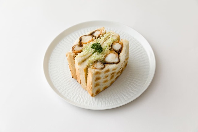 【ペリカンカフェ 麻布台ヒルズ店】麻布台ヒルズ店限定「エビフライサンド」￥1,600
