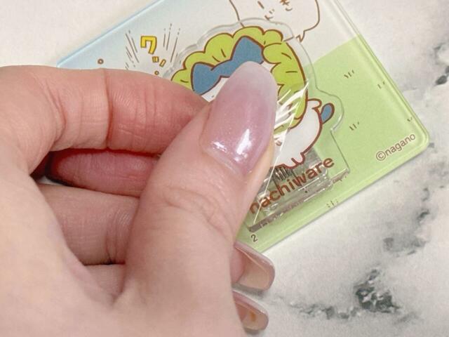 【ちいかわ アクリルシーンクリップビスケット】アクリルクリップは薄いビニールシートで保護されています。使用前に剥がしましょう!