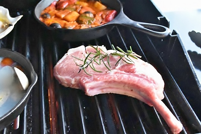 骨付き肉にテンションが上がる!